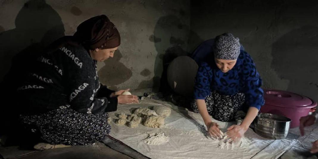 İmece usulü Ramazan hazırlığı: Tandır başında geleneği yaşatıyorlar! 1